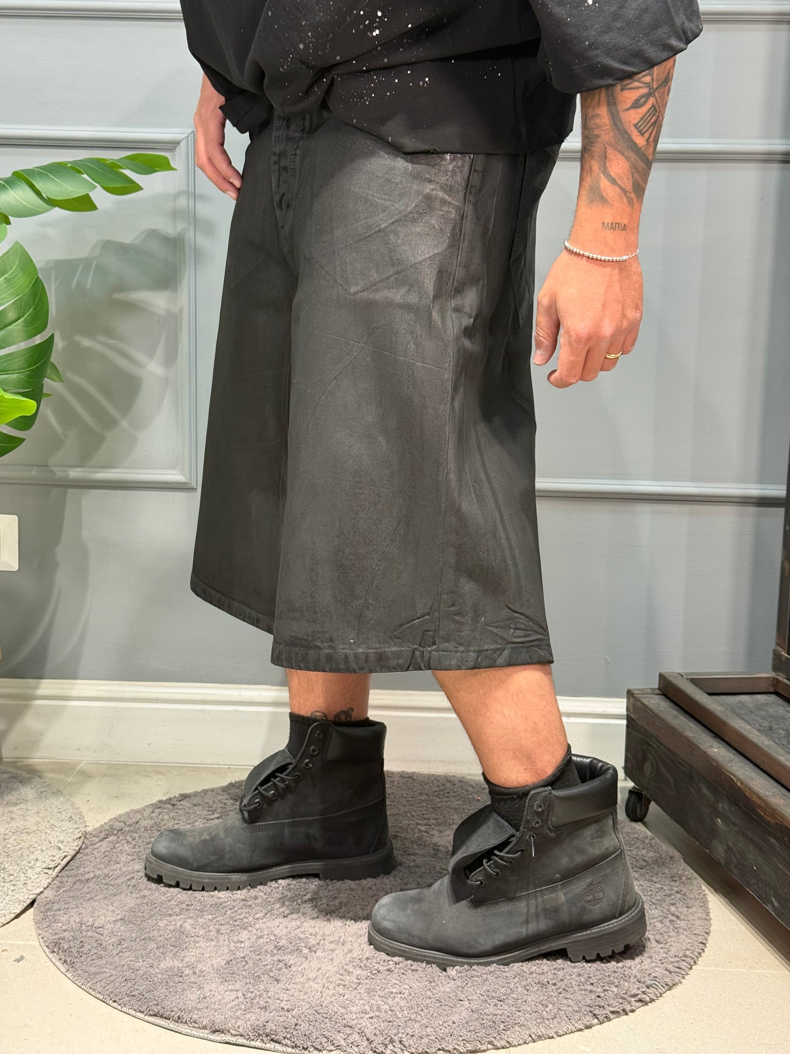 Jorts wash varnish black