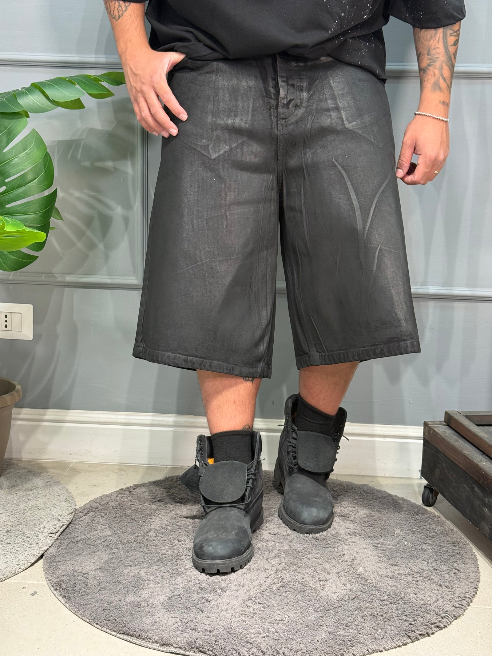Jorts wash varnish black
